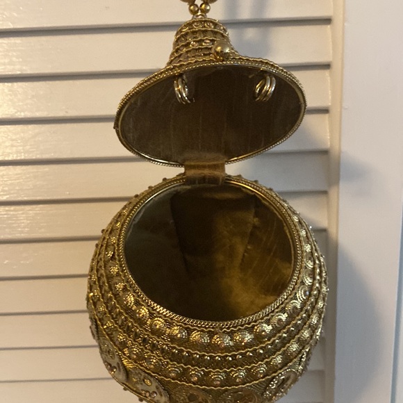 One of a Kind ball shaped purse - Picture 4 of 12